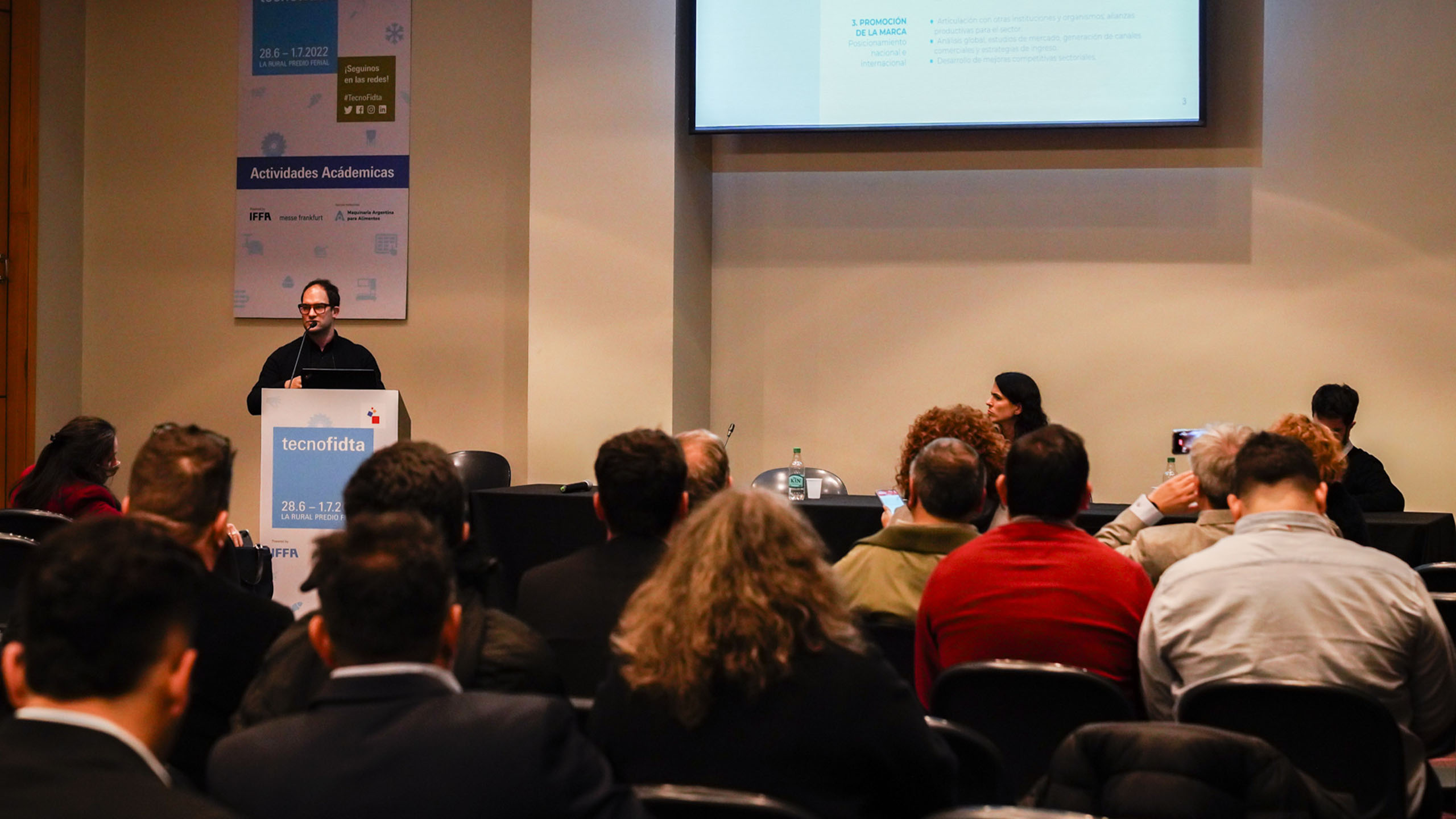 imagen de una conferencia en Tecno Fidta